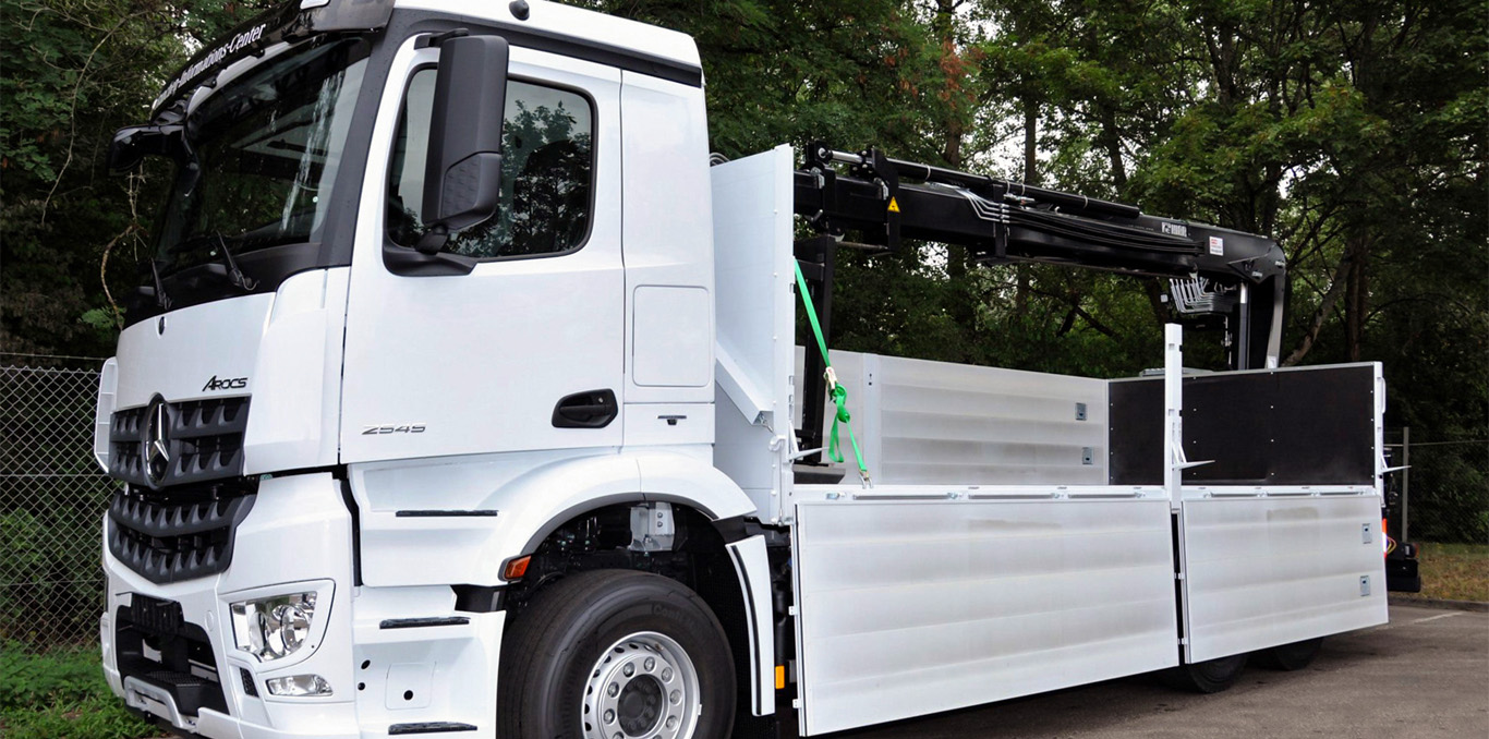 Arocs-Cargo-with-crane-Babel-Iraq